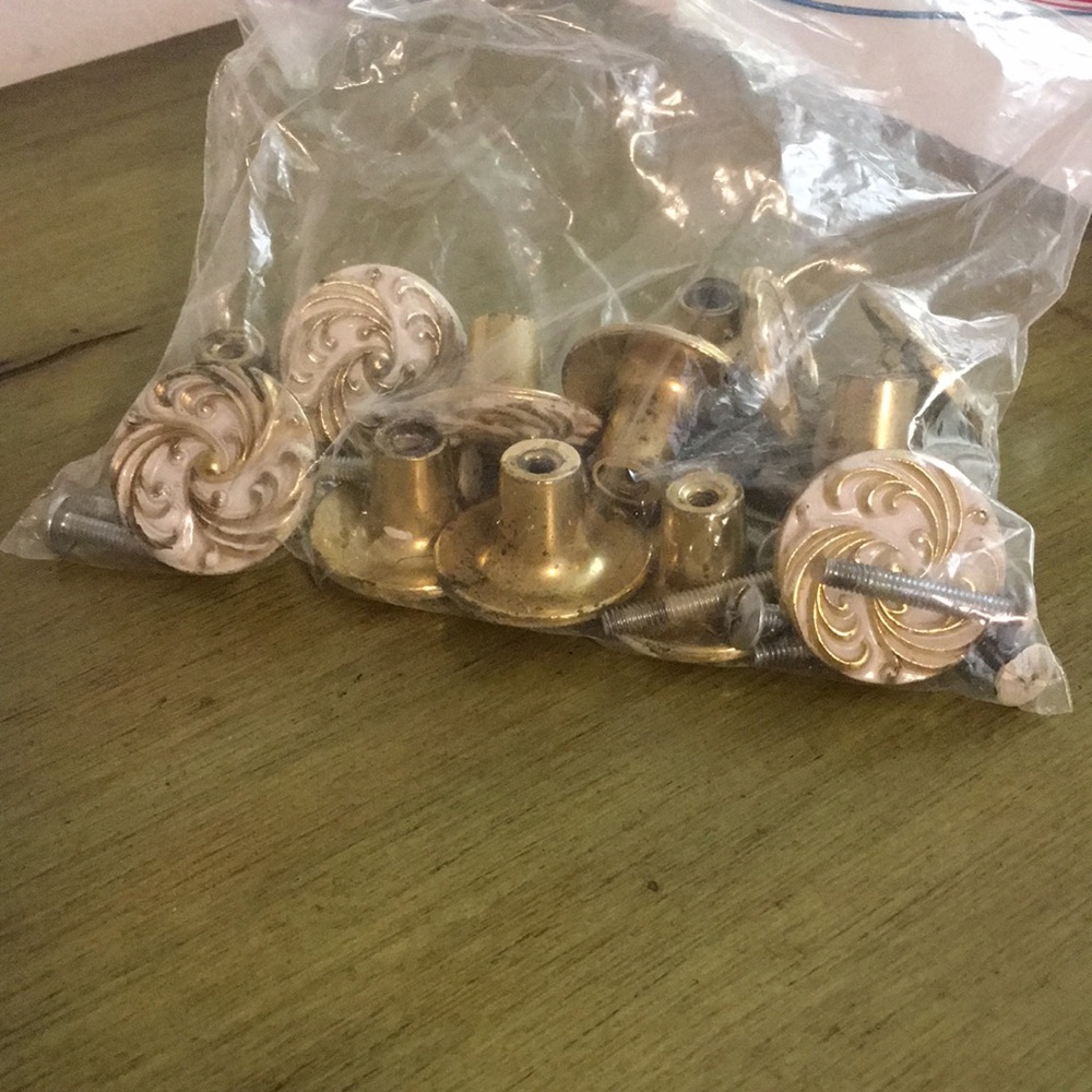 Vintage cabinet knobs - Picture 2 of 2